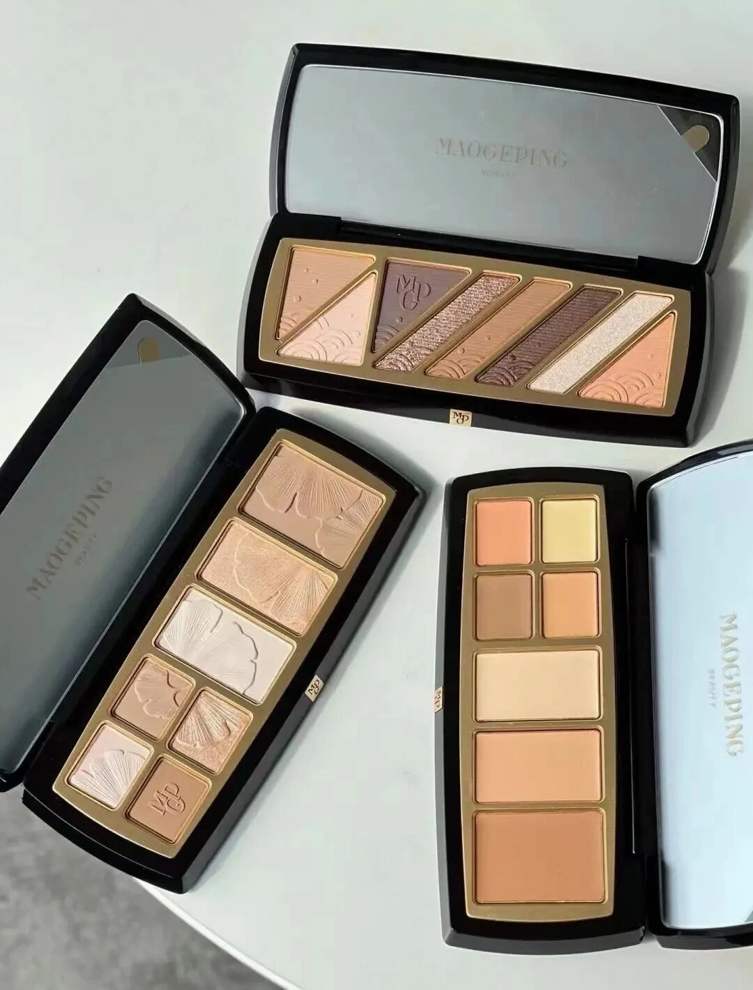 MAOGEPING Illuminating Contour Powder Palette: Sculpting with Light and Shadow