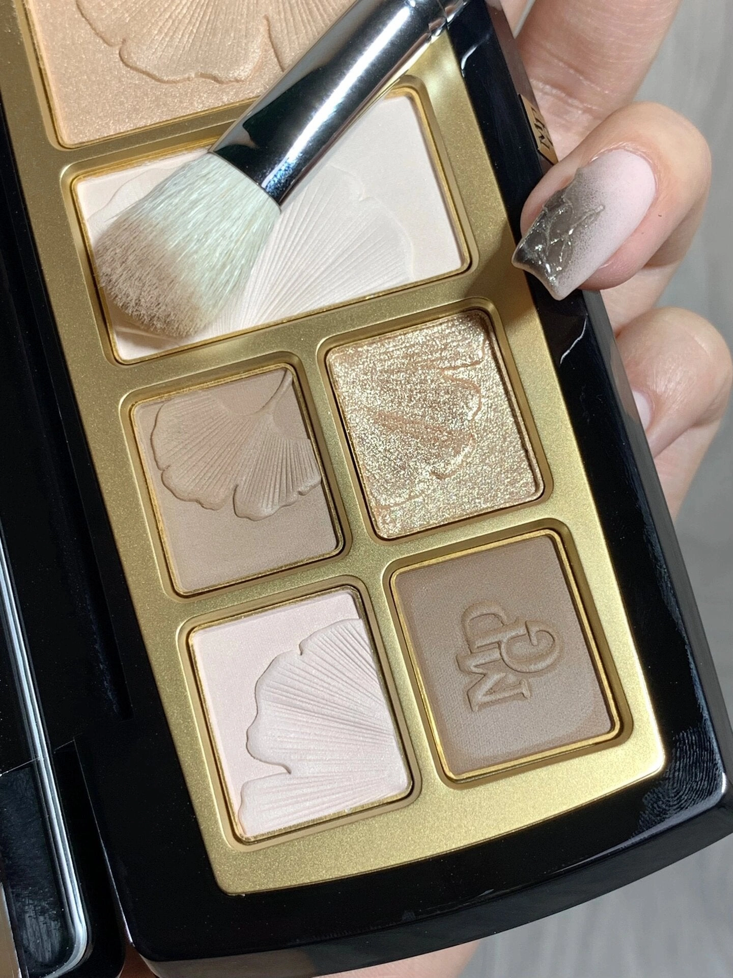 MAOGEPING Illuminating Contour Powder Palette: Sculpting with Light and Shadow