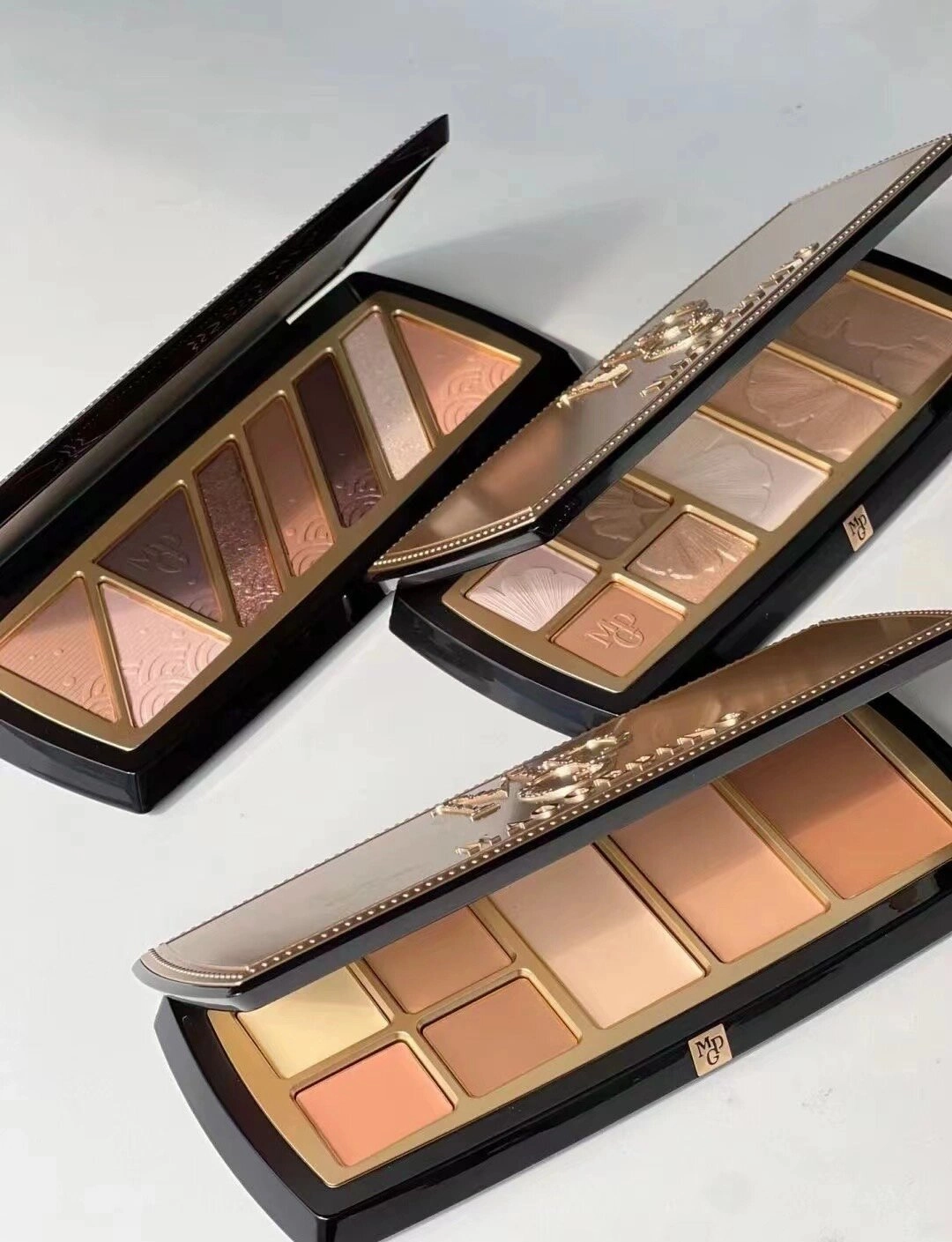 MAOGEPING Illuminating Contour Powder Palette: Sculpting with Light and Shadow
